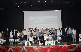 YKS’da başarılı olan öğrencilere ödülleri...