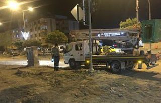 Yol çalışmasında ortaya çıkan elektrik kablosu...