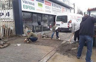 Yol ve kaldırım onarım işlemleri tamamlanıyor