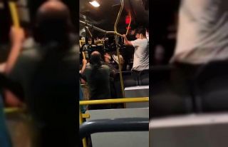 Yolcu otobüsünde tekme ve yumruklar havada uçuştu