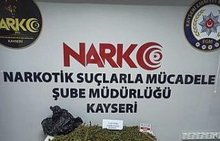 Yolcu otobüsüne uyuşturucu operasyonu: 2 kilo kubar...