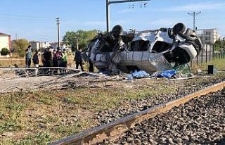 Yük treni işçi servisine çarptı: 4 ölü, 3’ü...