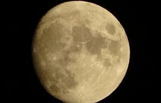 Yüksekova’da dolunay kendine hayran bıraktı