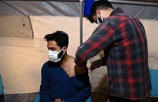 Yüksekova’da sağlıkçılar gece gündüz aşı...