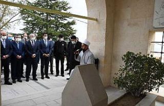 Yunus Emre, türbesi başında anıldı