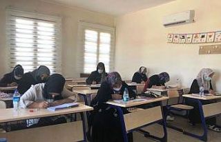 Yunusemre ile okuma yazma öğreniyorlar