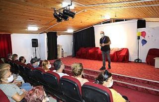 Yüreğir’de çocuklara tiyatro eğitimi