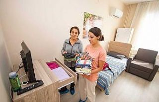 Yurt arayan gençlere İzmir Büyükşehir Belediyesi...