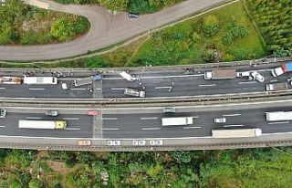 Zincirleme kaza sebebi ile kapanan TEM, trafiğe açıldı