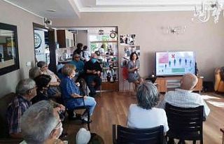 100 yaş evinde sağlıklı yaş alma eğitimleri...