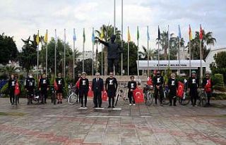 13 bisikletçi 540 kilometre pedal çevirerek Anıtkabir’e...