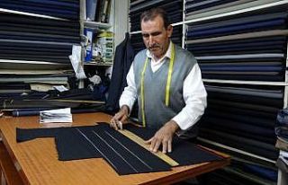 13 yaşında başladığı terziliği yarım asırdır...