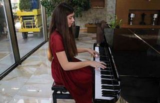 13 yaşındaki İlyun, ÇDSO ile Mozart’ın 13....