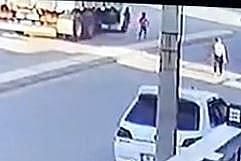 15 tonluk kamyon 8 yaşındaki kızın üzerinden...