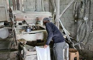 200 yıllık değirmenin taşı geleneksel yöntemlerle...