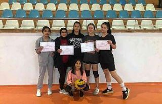 288 saatlik voleybol kurs tamamlandı