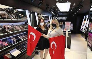 2 bin Türk Bayrağı dağıtıldı