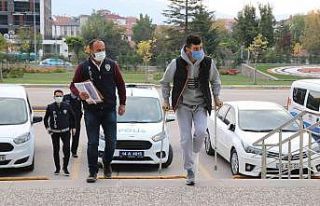 3 kişinin yaralandığı silahlı kavgaya karışan...