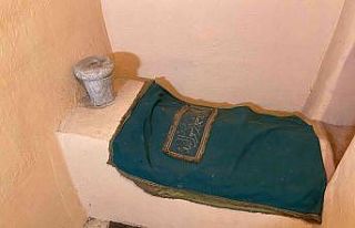 5 asırlık caminin içinde gizemli mezar