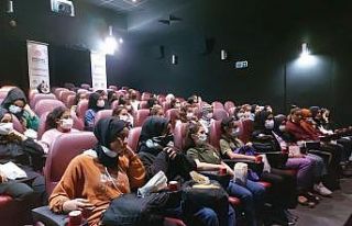 70 öğrenci sinemaya götürüldü