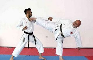 70’lik karateci gençlere taş çıkartıyor