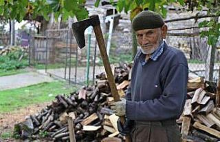 96’lık delikanlı kışa hazırlanıyor