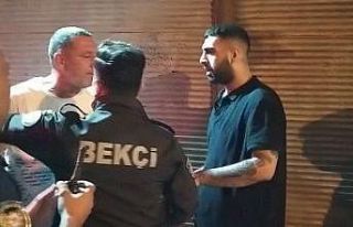 Adana’da trafik kazası yaptıktan sonra karşı...