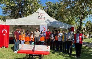 Afetlerin gönüllü ordusu, Kızılay’a kan bağışı...