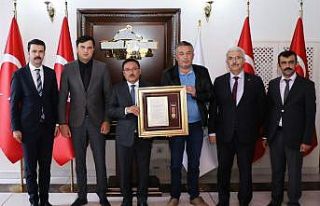 Afyonkarahisar’da kahramanın ailesine devlet övünç...