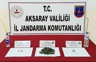 Aksaray jandarma uyuşturucu tacirlerini suçüstü...