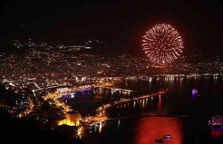 Alanya’da 29 Ekim, Demet Akalın konseri ile kutlanacak