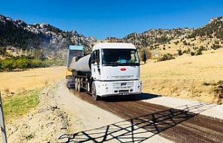 Alanya’da asfalt çalışması yayla yollarında...