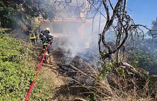 Alanya’da bahçe yangını kısa sürede söndürüldü