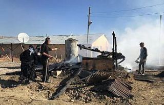 Alev alan tandır evi küle döndü