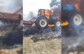 Alev alev yanan traktör küle döndü