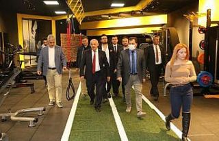 Ali İhsan Kabakcı snowboard sporcuları ile bir...