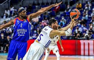 Anadolu Efes, Euroleague’e mağlubiyetle başladı
