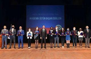 Anadolu Üniversitesi Akademik Performans Ödülleri...