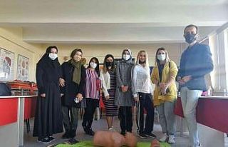 Anaokulu öğretmenlerine ilk yardım eğitimi