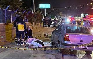 Ankara’da direksiyon hakimiyetini kaybeden sürücü...