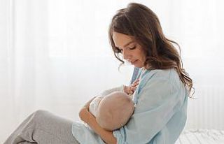 Anne sütü bebeklikte de koruyor yetişkinlikte de