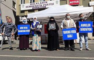 Annelerin HDP önündeki evlat nöbeti sürüyor