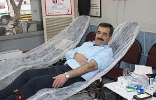 Annesini kanserden kaybetti, hayatını kan bağışına...