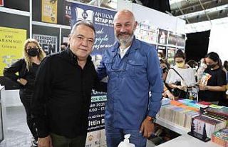 Antalya Kitap Fuarı’nda hafta sonu ilgisi