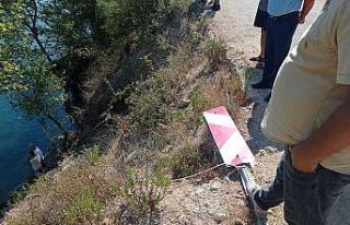 Antalya’da otomobil ırmağa uçtu: 2 yaralı