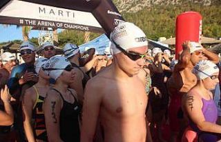 Aquamasters Yüzme Şampiyonası başladı