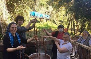 Arhavili kadınlar geleneksel yöntemlerle pestil...