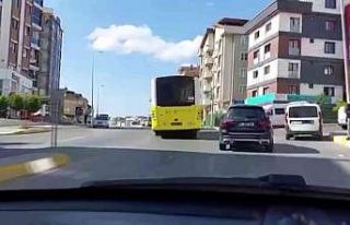 Arızalanan İETT otobüsü Pendik’te yolun ortasında...