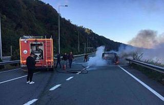 Artvin’de seyir halindeki araç yandı