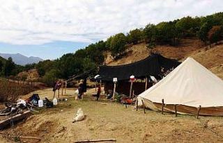 Asırlardır yaşamlarını kıl çadırlarda geçiriyorlar